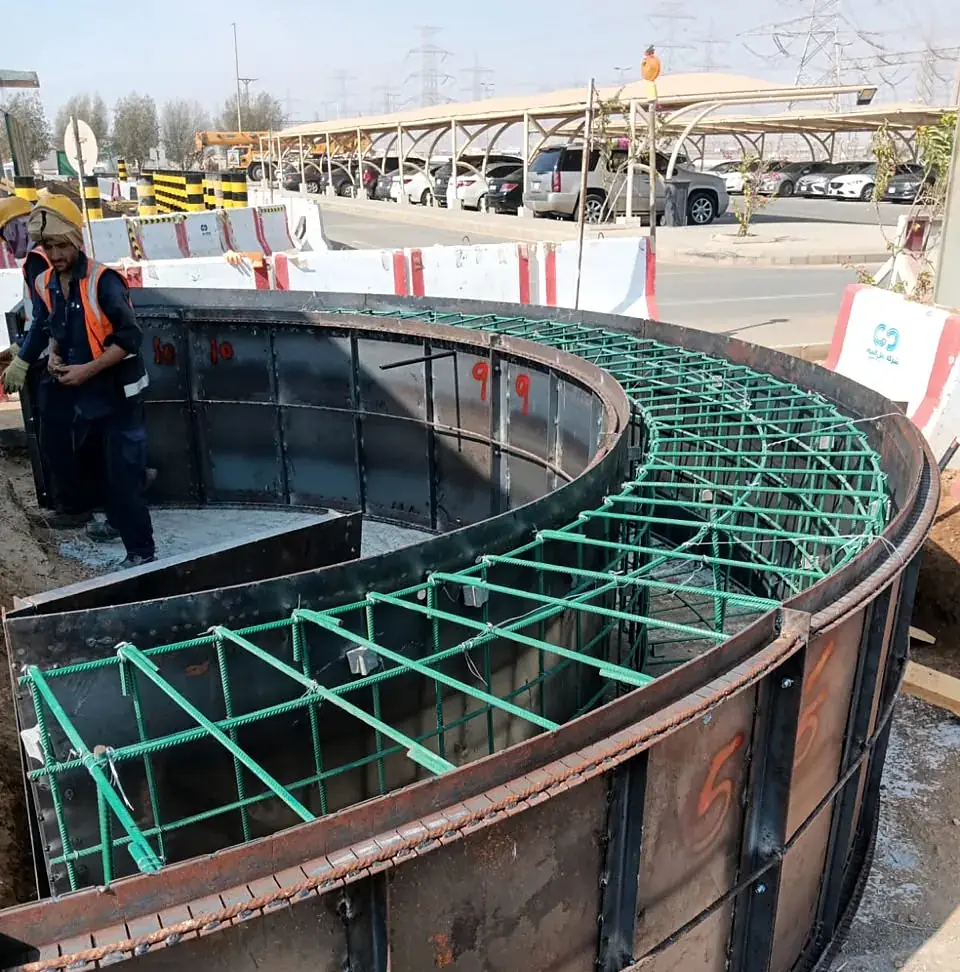 Curved retaining wall reinforcement